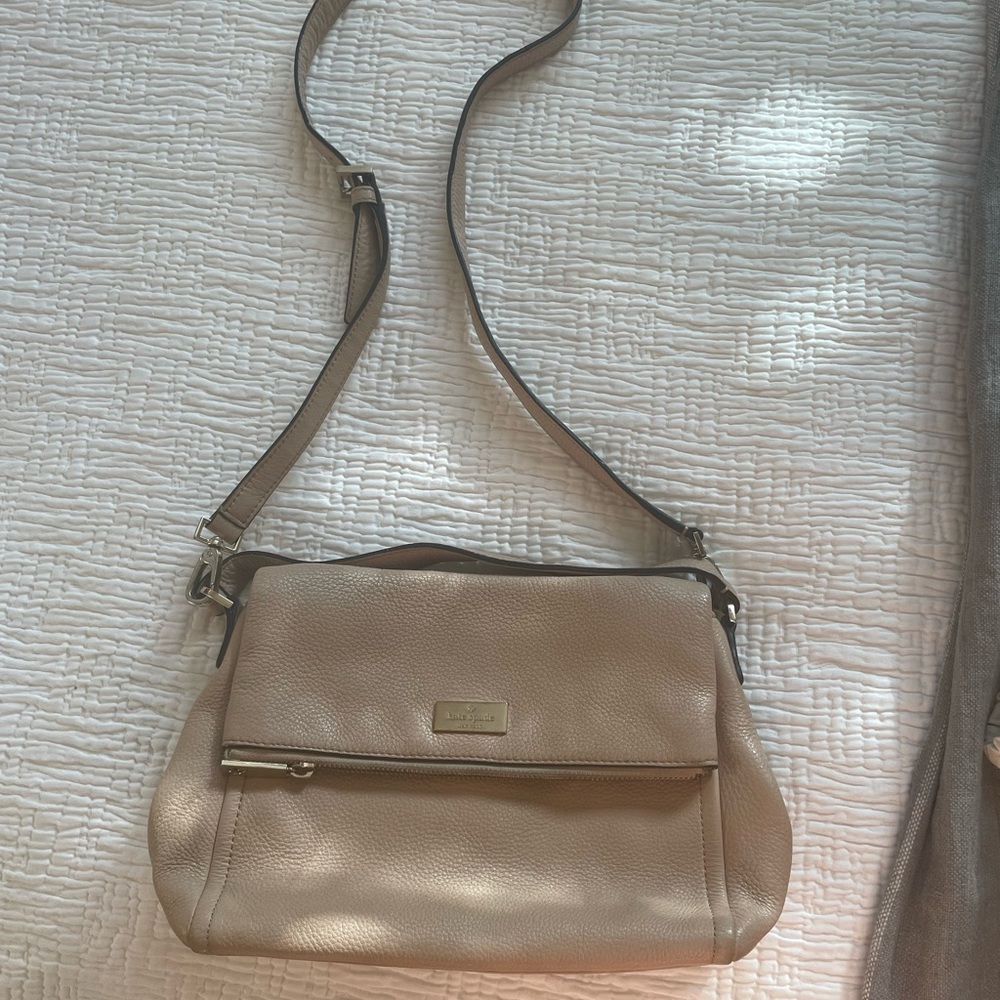 Kate Spade beige pebbled leather shoulder bag / crossbody